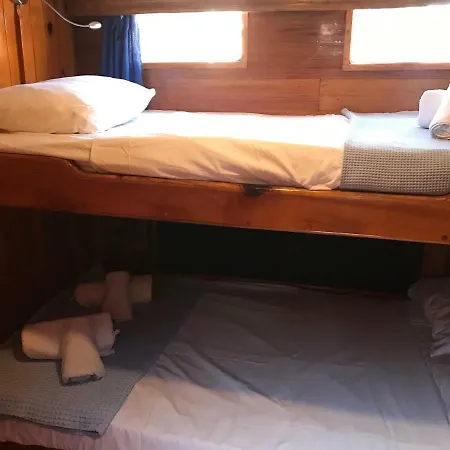 Boat The Umoja Experience *