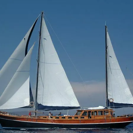 Boat The Umoja Experience