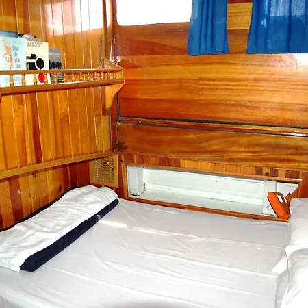 Boat The Umoja Experience *