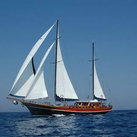 Boat The Umoja Experience Botel *
